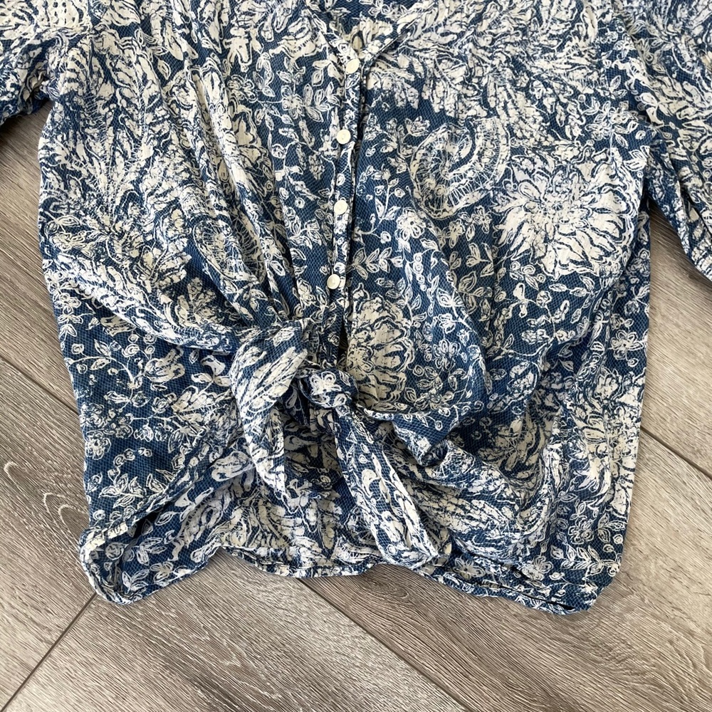 Lucky Brand top with front tie with unique print. - Picture 4 of 4